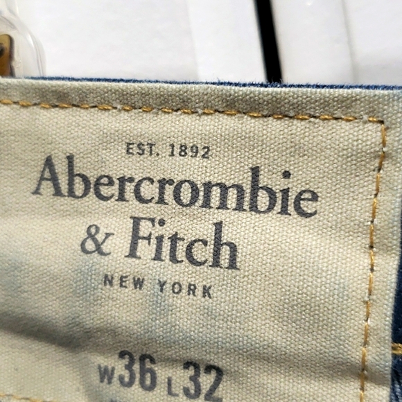 Abercrombie THE CLASSIC STRAIGHT LEG JEANS - Picture 11 of 16